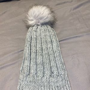 Light grey beanie.